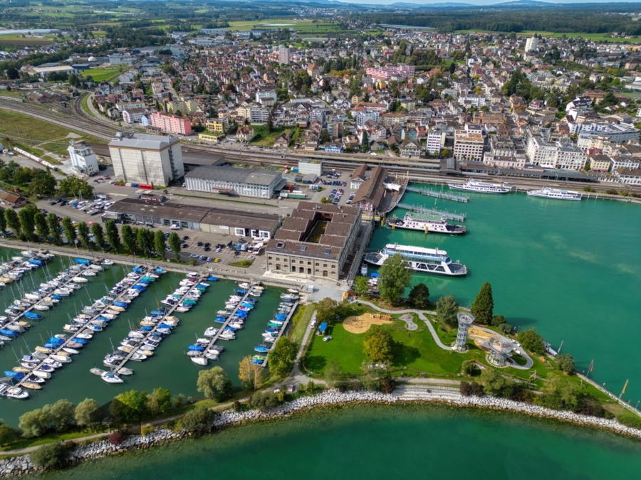 Exklusive Lage, die Sie begeistern wird - Exklusive Loftwohnung mit direktem Seezugang und Alpenkettenblick