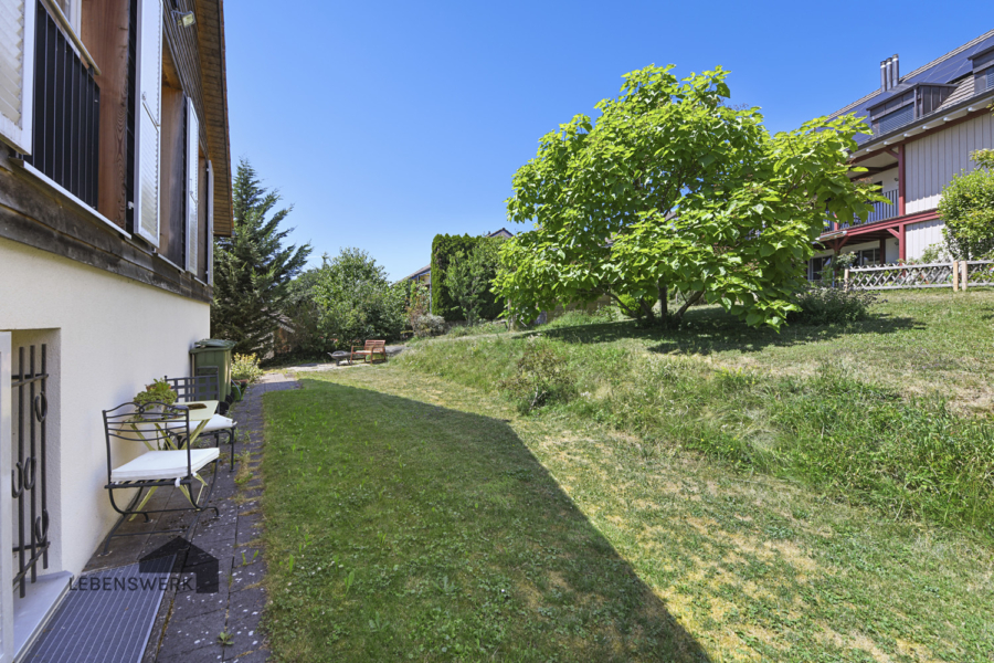 Schattiger Garten im Osten - Helles Einfamilienhaus mit Alpenpanorama - Niederneunforn TG