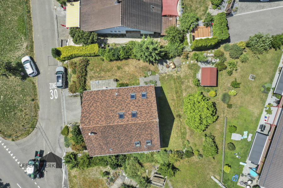 Vogelperspektive - Helles Einfamilienhaus mit Alpenpanorama - Niederneunforn TG