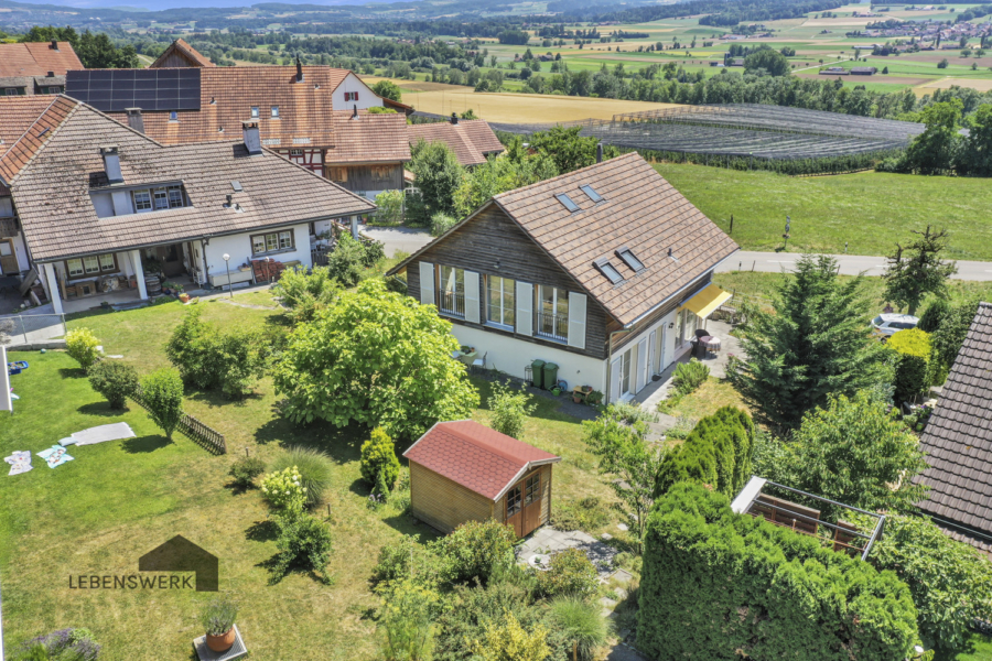 Objektansicht West - Helles Einfamilienhaus mit Alpenpanorama - Niederneunforn TG