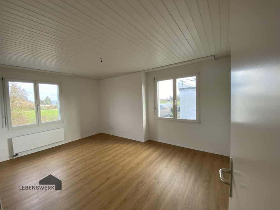 4.5 Zimmer-Wohnung mit Seesicht - Bottighofen TG - Geräumiges Hauptschlafzimmer