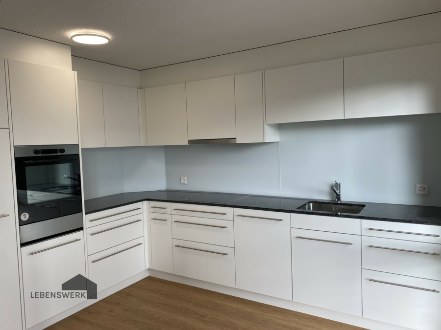 4.5 Zimmer-Wohnung mit Seesicht - Bottighofen TG - Moderne Einbauküche mit viel Stauraum