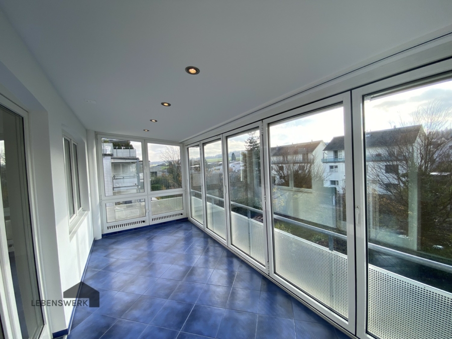4.5 Zimmer-Wohnung mit Seesicht - Bottighofen TG - Verglaster Balkon mit Weitblick...
