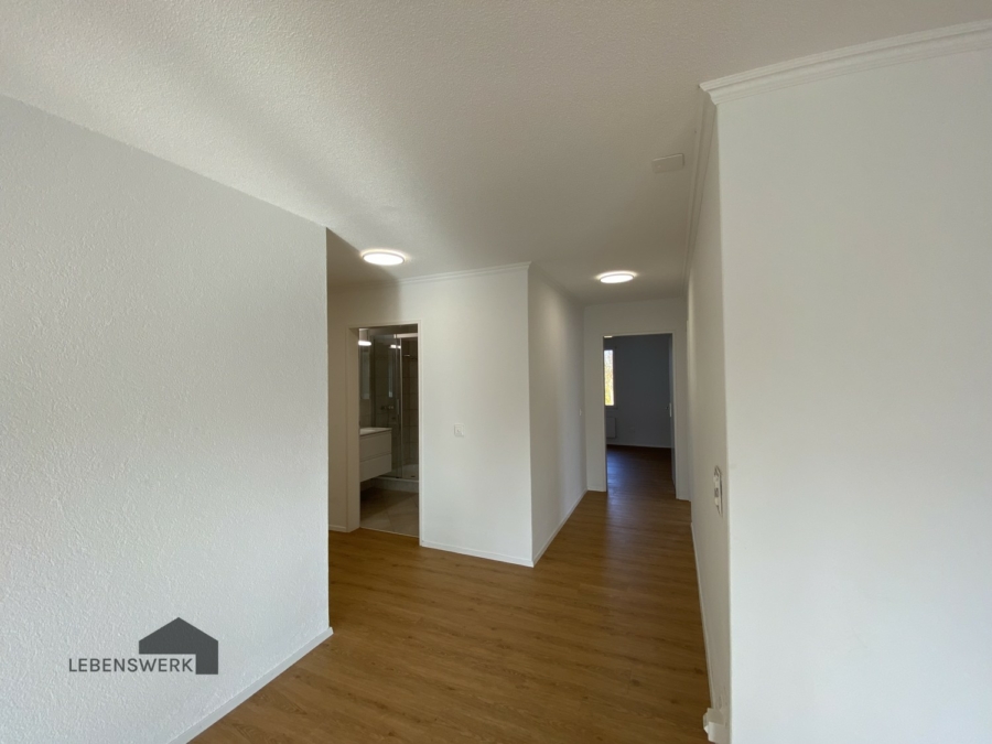 4.5 Zimmer-Wohnung mit Seesicht - Bottighofen TG - Flurbereich