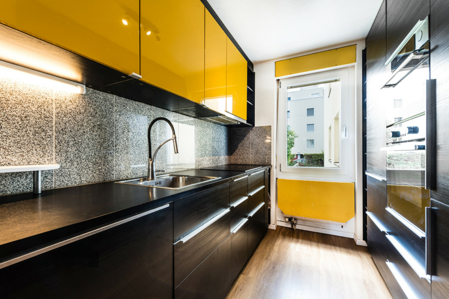 Gemütliche 4.5-Zimmer-Gartenwohnung - Bottighofen TG - Moderne Küche mit Fenster