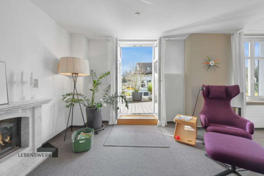 Moderne trifft klassischen Stil - Zweifamilienhaus für vielseitige Nutzung (Wohnen/Gewerbe) - Maisonette-Wohnung: Wohnbereich mit direktem Terrassenzugang