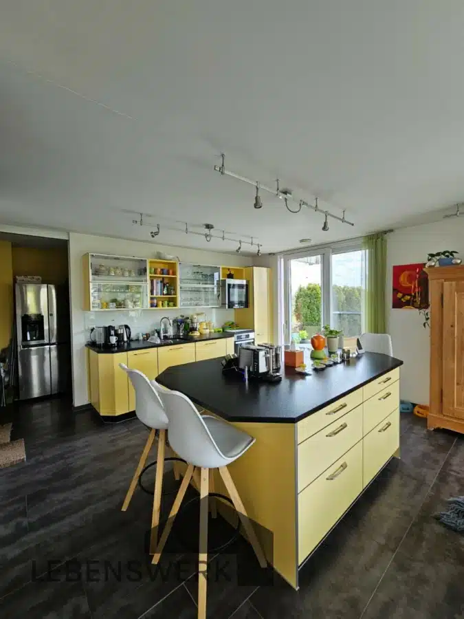 Modernes Einfamilienhaus mit fantastischer Alpensicht - Illhart TG - Inselküchen-Bereich