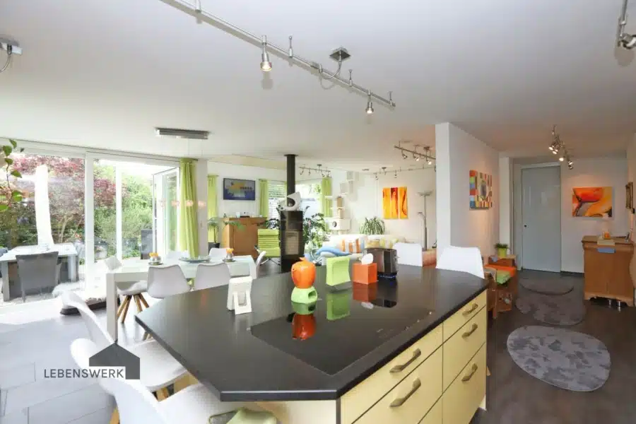 Modernes Einfamilienhaus mit fantastischer Alpensicht - Illhart TG - Hochwertige Inselküche