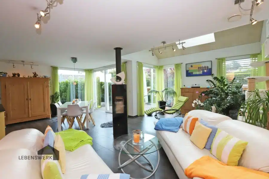 Modernes Einfamilienhaus mit fantastischer Alpensicht - Illhart TG - Wohnzimmer