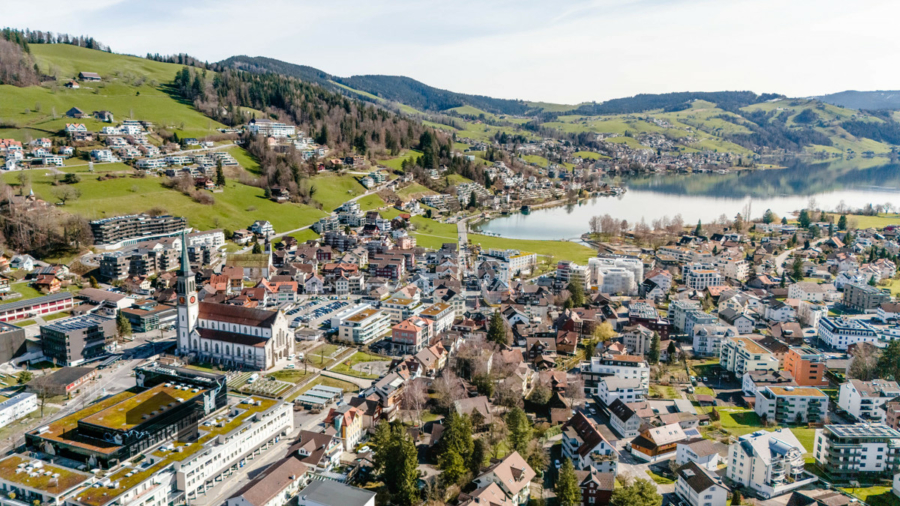 Unterägeri mehr als nur eine Steueroase am See - Exklusive 4.5-Zimmer Design-Attikawohnung im Zentrum von Unterägeri ZG