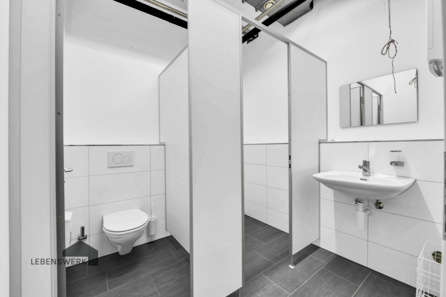 Der ideale Raum für Ihre kreativen Projekte - Tageslicht inklusive - Damen Toiletten