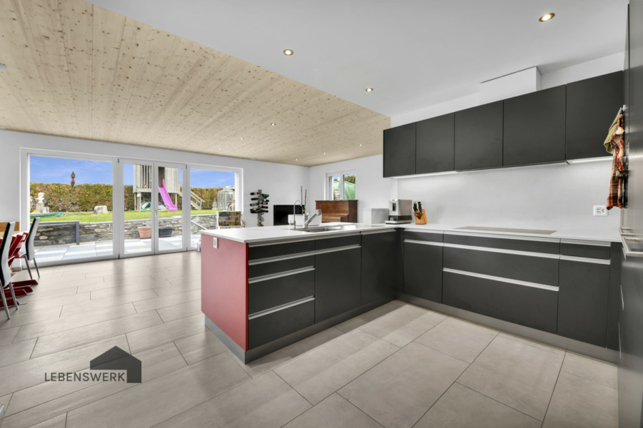 Das neue Zuhause für Ihre Familie , Arbeiten inklusive - Berg TG - Grosser Küchenbereich mit vielen Extras
