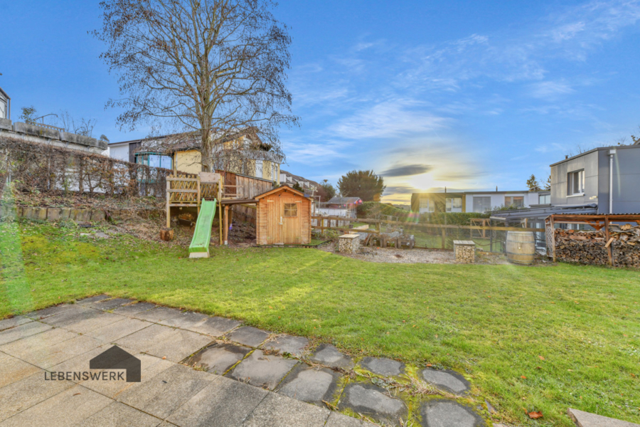 Garten nach Süden gelegen - geniessen Sie die Abendsonne im Feierabend oder mit Freunden an der Grillstelle - Gepflegte 5 Zimmer Gartenwohnung an familienfreundlicher Lage in Wil