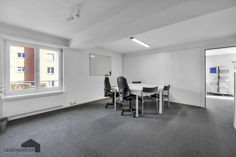 Wohnung zur Umnutzung in zentraler Lage - Kreuzlingen TG - Helle Räume mit Teppichböden