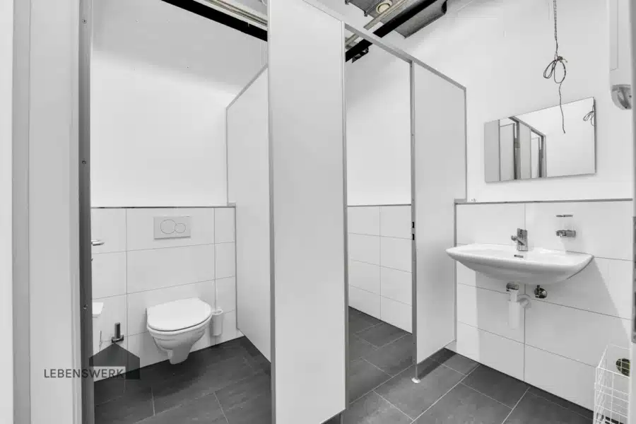 Top Gewerbefläche mit vielen Möglichkeiten - Gossau SG - Damen Toiletten